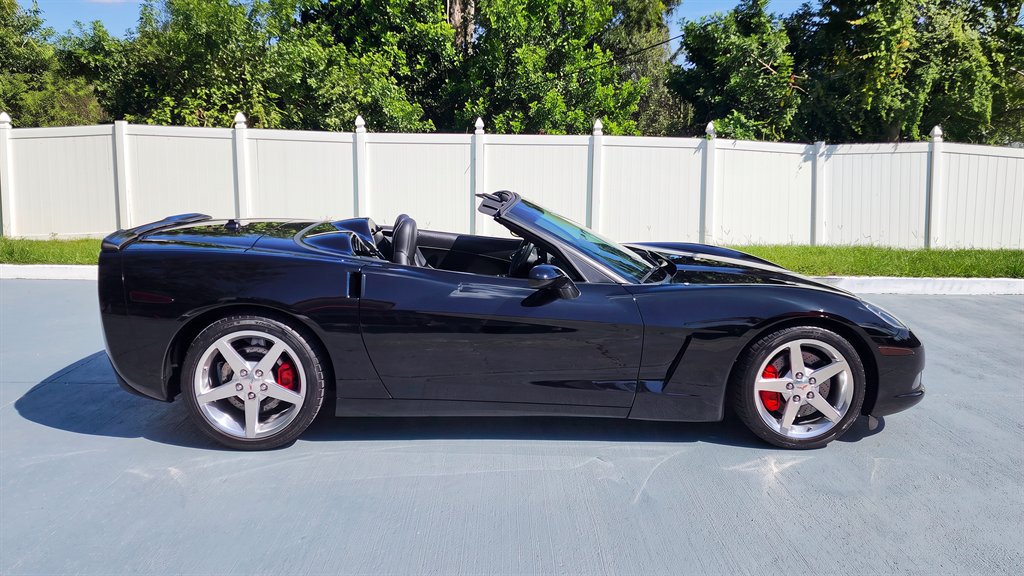 Used 2005 Chevrolet Corvette Convertible w/ Preferred Equipment Group RWD image 9