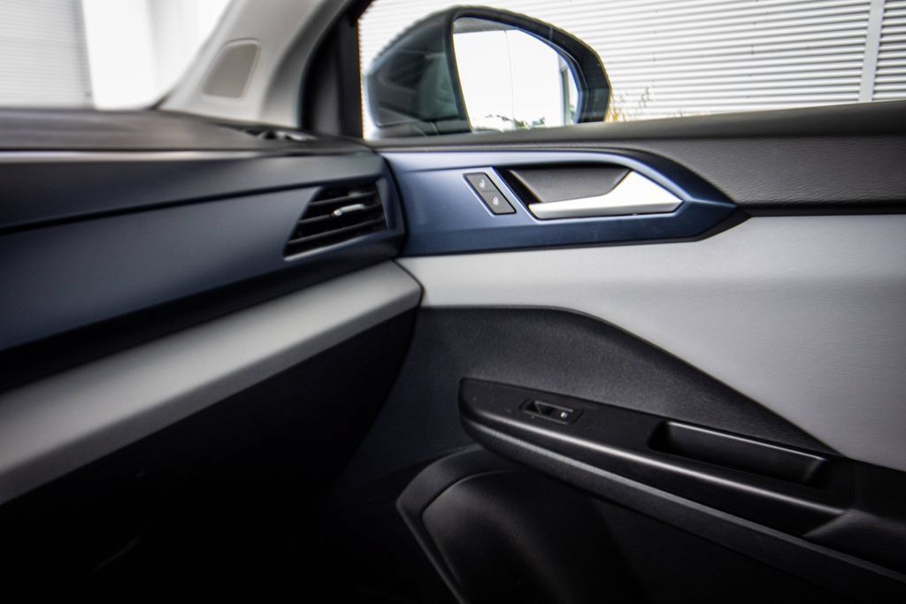 Certified 2023 Volkswagen Taos SE w/ Panoramic Sunroof Package FWD image 29