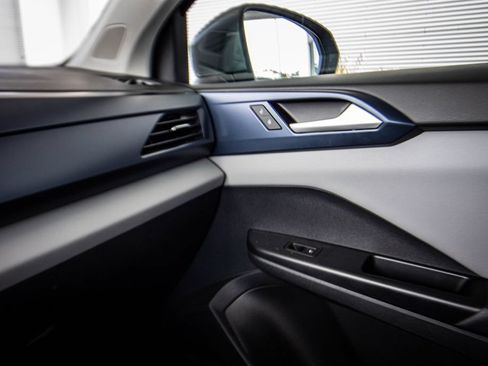 Certified 2023 Volkswagen Taos SE w/ Panoramic Sunroof Package FWD image 29