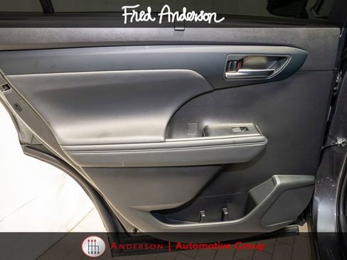 Used 2023 Toyota Highlander XLE FWD image 13