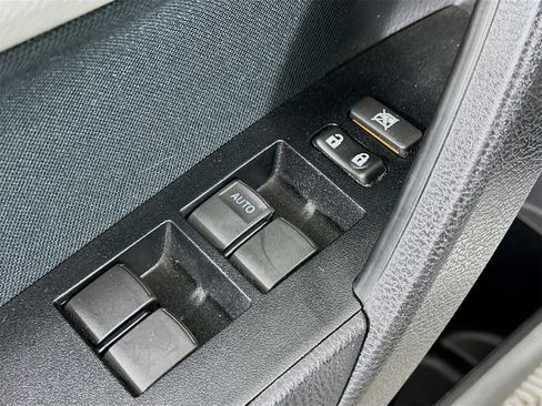 Used 2016 Toyota Corolla LE image 17