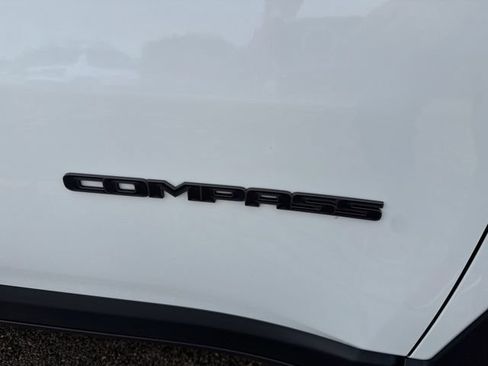 Used 2025 Jeep Compass Trailhawk AWD/4WD image 8