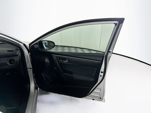 Used 2018 Toyota Corolla LE FWD image 28