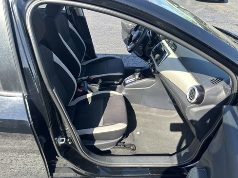 Used 2021 Nissan Versa SV image 16