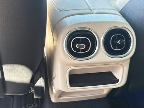 Used 2025 Mercedes-Benz GLC 300 image 29