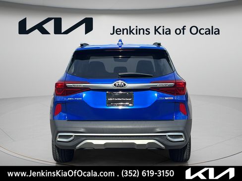 Certified 2021 Kia Seltos SX w/ SX Sunroof Package AWD/4WD image 4