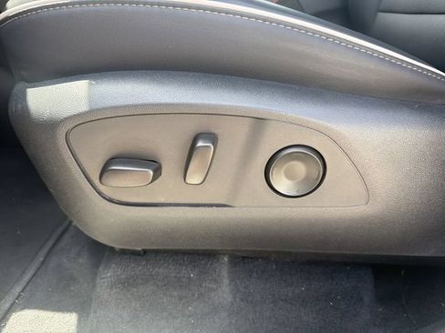 Used 2025 Buick Enclave Preferred AWD/4WD image 10