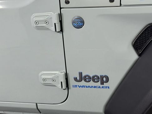 Used 2024 Jeep Wrangler Unlimited Rubicon 4xe AWD/4WD image 12