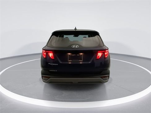 Certified 2025 Hyundai Tucson SE image 3
