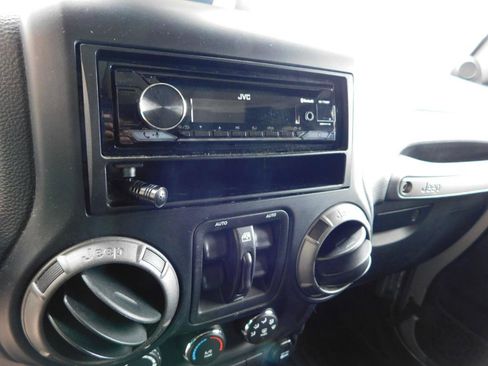 Used 2014 Jeep Wrangler Unlimited Sport w/ Quick Order Package 24S AWD/4WD image 4