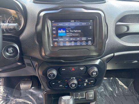 Used 2020 Jeep Renegade Altitude FWD image 30