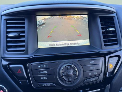 Used 2020 Nissan Pathfinder S image 32