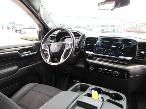 Used 2022 Chevrolet Silverado 1500 LT w/ Protection Package AWD/4WD image 22