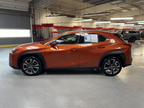 Used 2022 Lexus UX 200 w/ Accessory Package (Z2) image 7