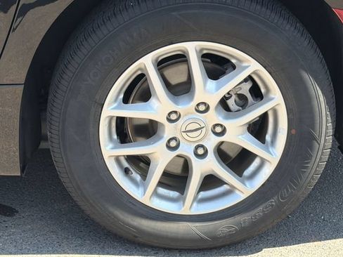 Used 2024 Chrysler Pacifica Touring-L FWD image 17