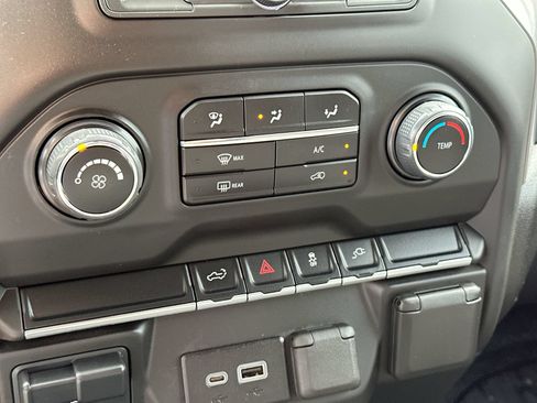Used 2023 Chevrolet Silverado 2500 Custom w/ Custom Convenience Package AWD/4WD image 18
