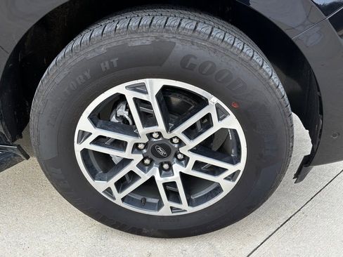 Used 2025 Ford Expedition Max Active image 25