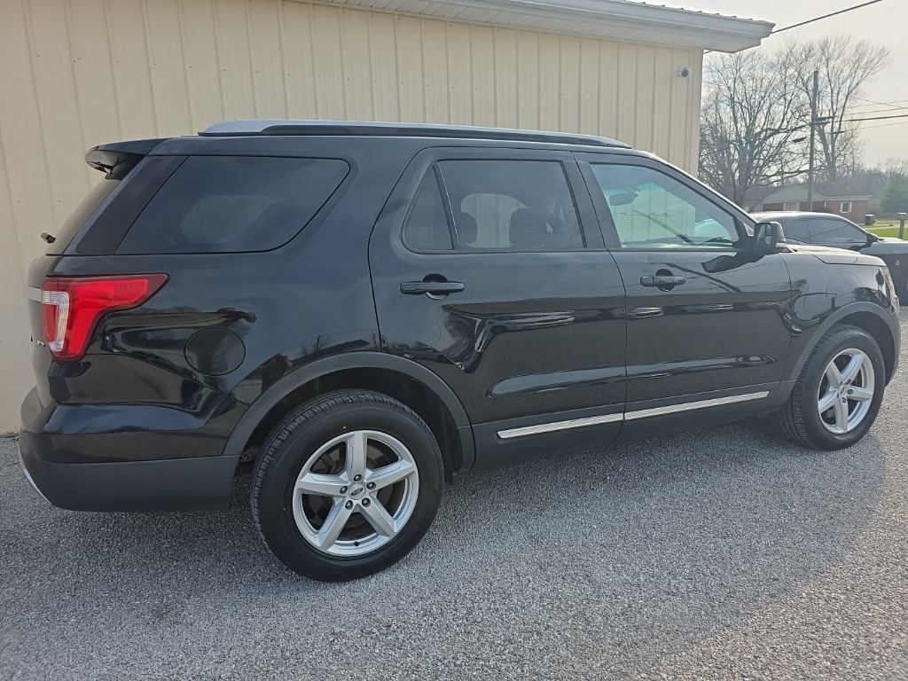 Used 2016 Ford Explorer XLT w/ Equipment Group 201A AWD/4WD image 6