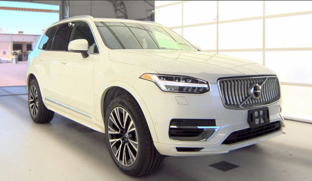 Used 2025 Volvo XC90 T8 Plus w/ Protection Package Premier AWD/4WD image 4