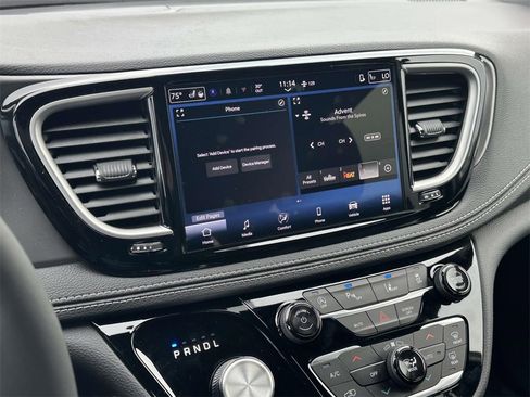 New 2026 Chrysler Pacifica Select image 15