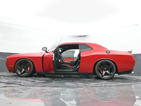 Used 2016 Dodge Challenger SRT Hellcat image 90