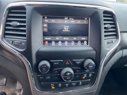 Used 2018 Jeep Grand Cherokee Laredo AWD/4WD image 19