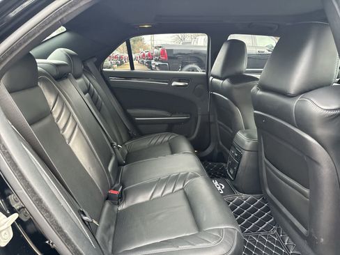 Used 2023 Chrysler 300 C image 6