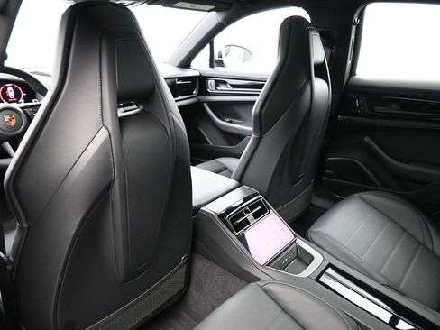 Certified 2025 Porsche Panamera image 8