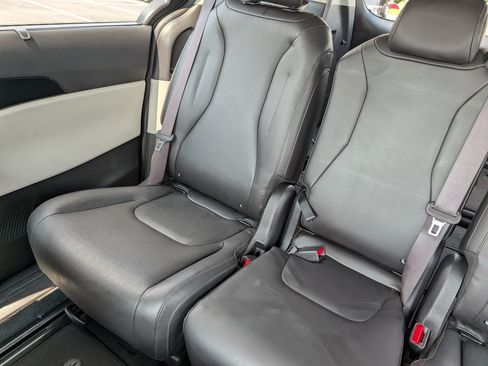 Used 2024 Kia Carnival SX FWD image 12