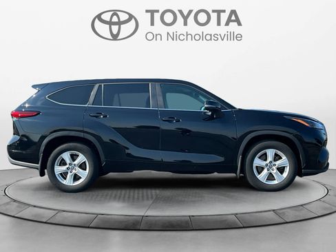 Used 2023 Toyota Highlander LE FWD image 6