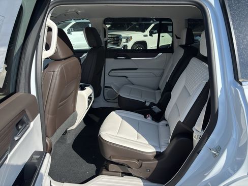 Used 2027 GMC Acadia Denali FWD image 17