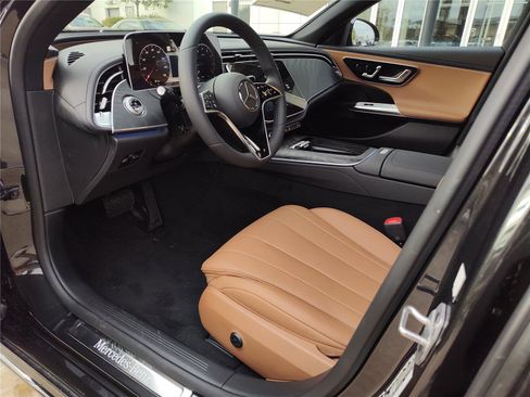 New 2026 Mercedes-Benz E 350 4MATIC Sedan image 2