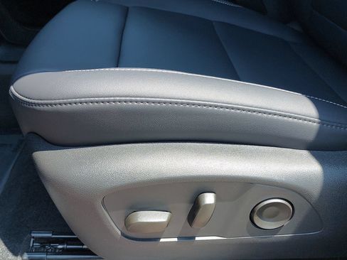 Used 2025 GMC Acadia Elevation w/ Elevation Premium Package FWD image 31