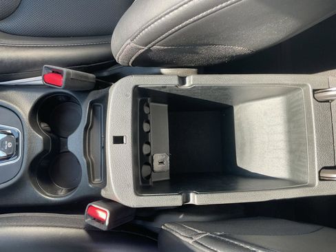 Used 2023 Jeep Cherokee Altitude Lux image 21