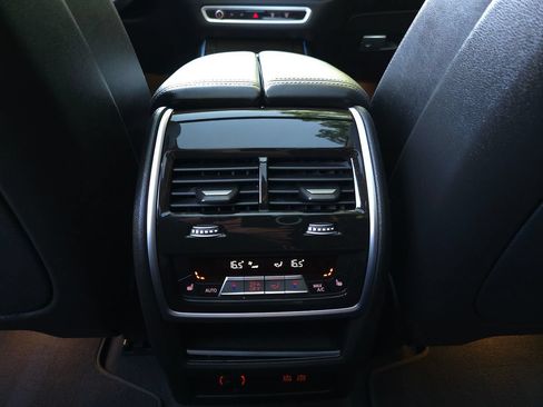 Used 2025 BMW X7 xDrive40i w/ Premium Package AWD/4WD image 15