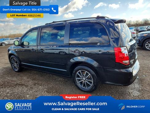 Used 2014 Dodge Grand Caravan SE image 3