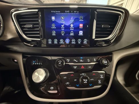 Used 2017 Chrysler Pacifica Touring-L Plus FWD image 29