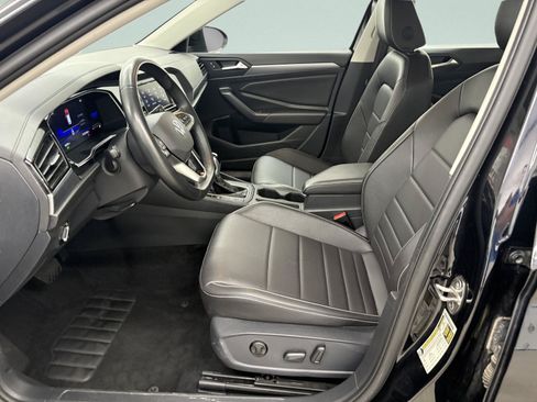 Used 2024 Volkswagen Jetta SE FWD image 11