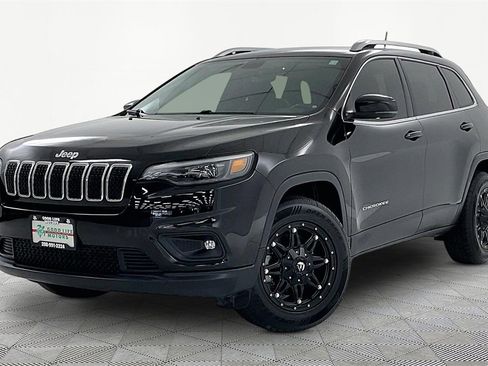 Used 2019 Jeep Cherokee Latitude Plus w/ Comfort/Convenience Group image 3