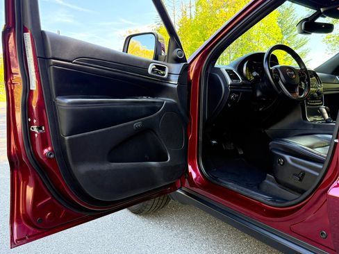 Used 2021 Jeep Grand Cherokee Limited image 12