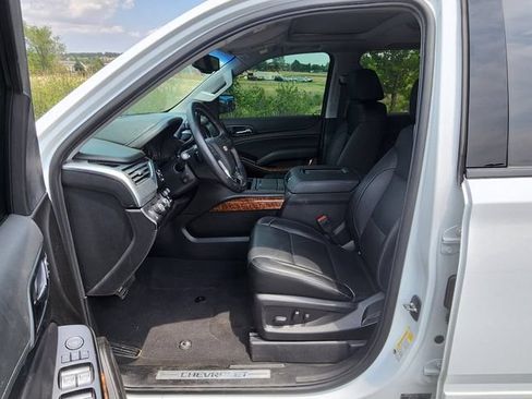 Used 2019 Chevrolet Suburban Premier AWD/4WD image 3