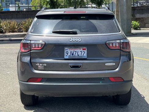 Used 2023 Jeep Compass Latitude w/ Sun and Sound Group AWD/4WD image 5