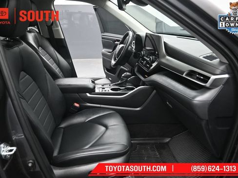 Used 2024 Toyota Highlander XLE AWD/4WD image 34