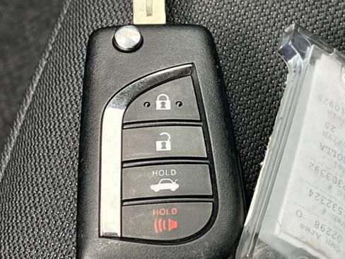Used 2025 Toyota Corolla LE FWD image 28