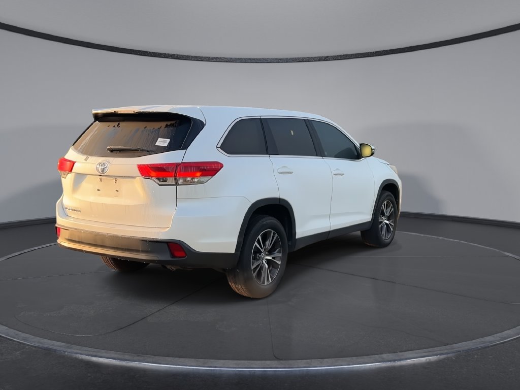 Used 2019 Toyota Highlander LE FWD image 8