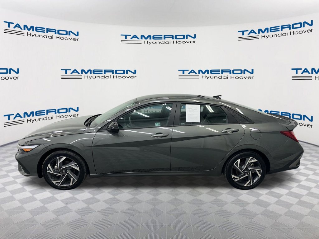 Used 2025 Hyundai Elantra SEL FWD image 2