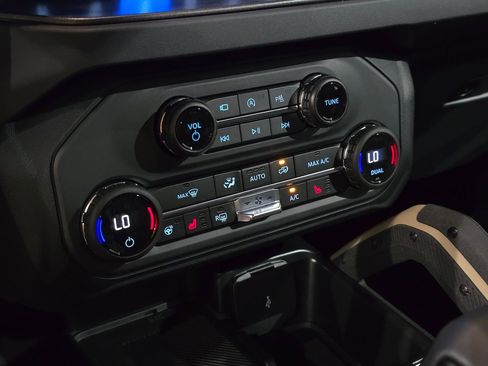 New 2025 Ford Bronco Badlands image 27