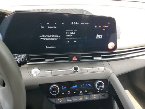 Used 2025 Hyundai Elantra SEL FWD image 14