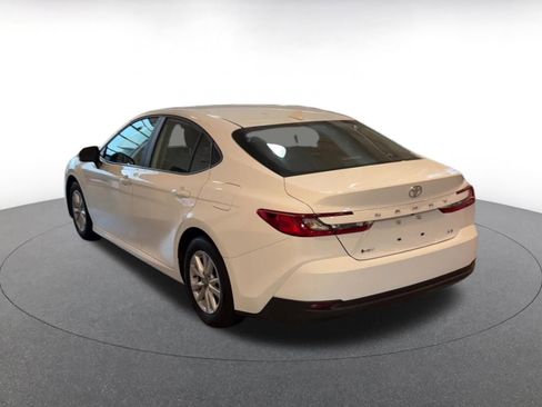Used 2025 Toyota Camry LE image 11