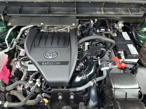 Certified 2024 Toyota Highlander XLE image 30